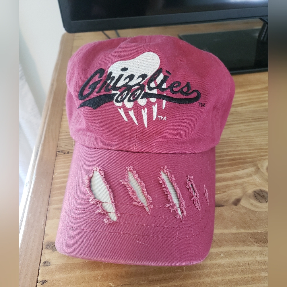 EUC Rare UM University of Montana Grizzlies Hat